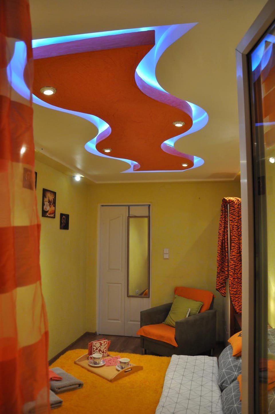 Lawendowe światło - przy stacji Metra Apartment in Warsaw