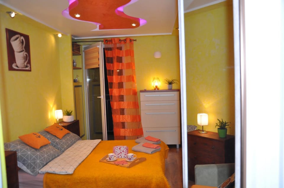 Lawendowe światło - przy stacji Metra Apartment in Warsaw