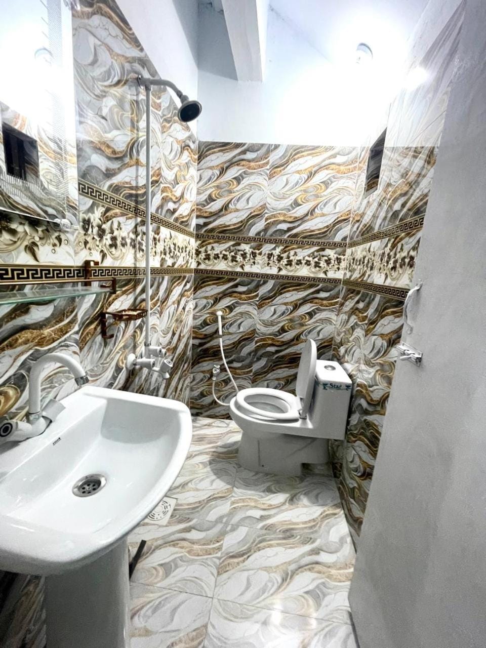 Decent Inn Guest House Hotel in Karachi