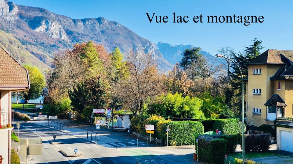 View (from property/room), Lake view, Mountain view
