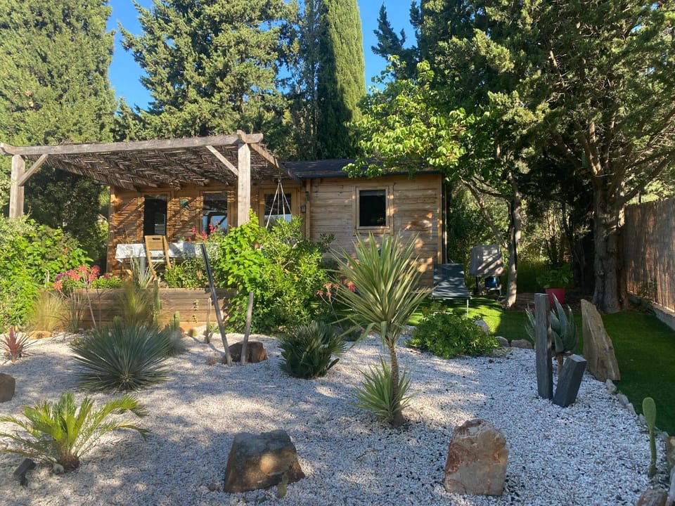 Petit chalet sympa à 200m du pont du diable Bed and Breakfast in Occitanie