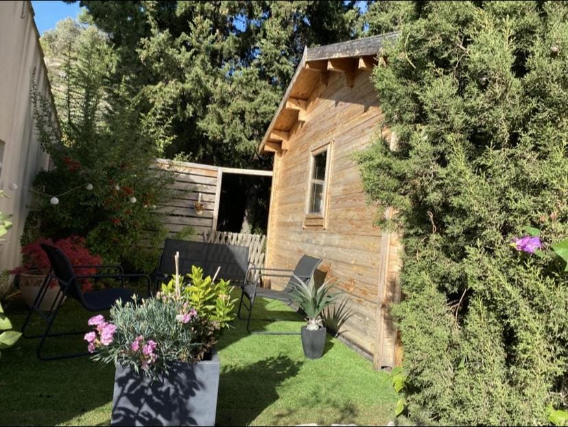 Petit chalet sympa à 200m du pont du diable Bed and Breakfast in Occitanie