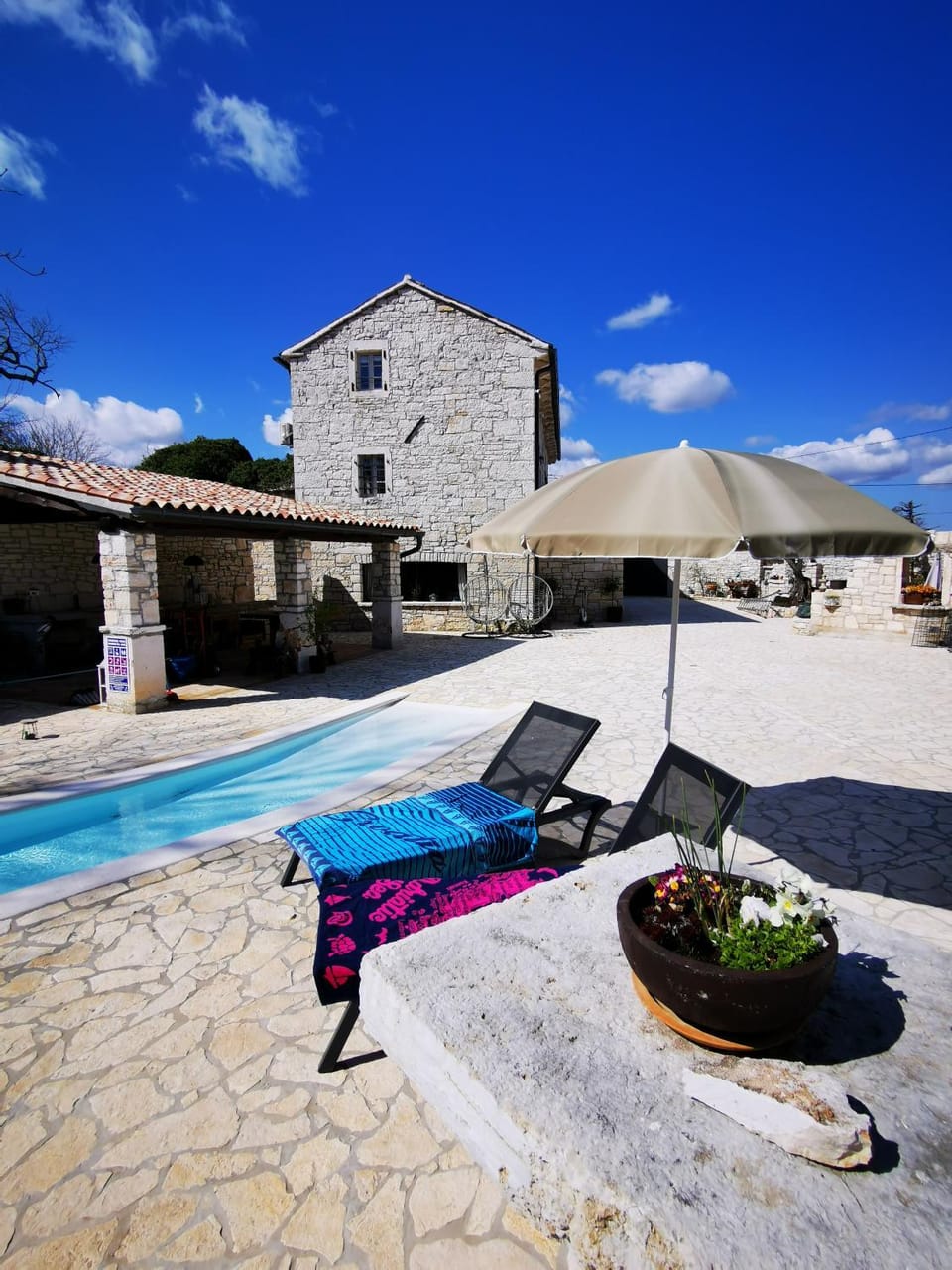 Property building, Swimming pool, sunbed, sunbed