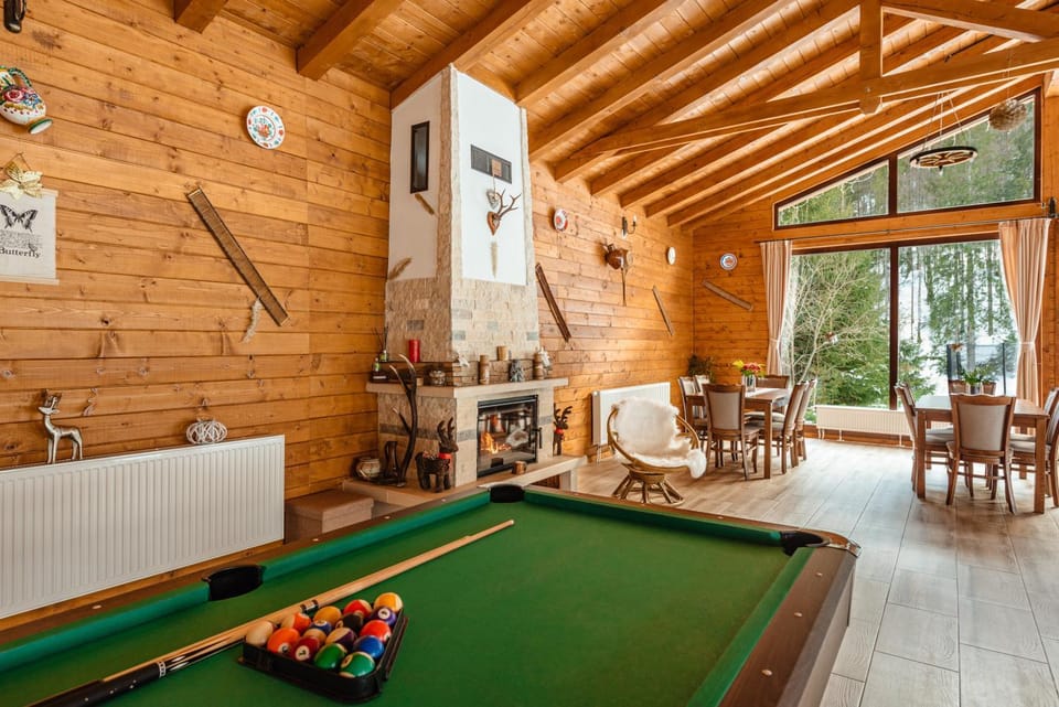 Billiard, Game Room