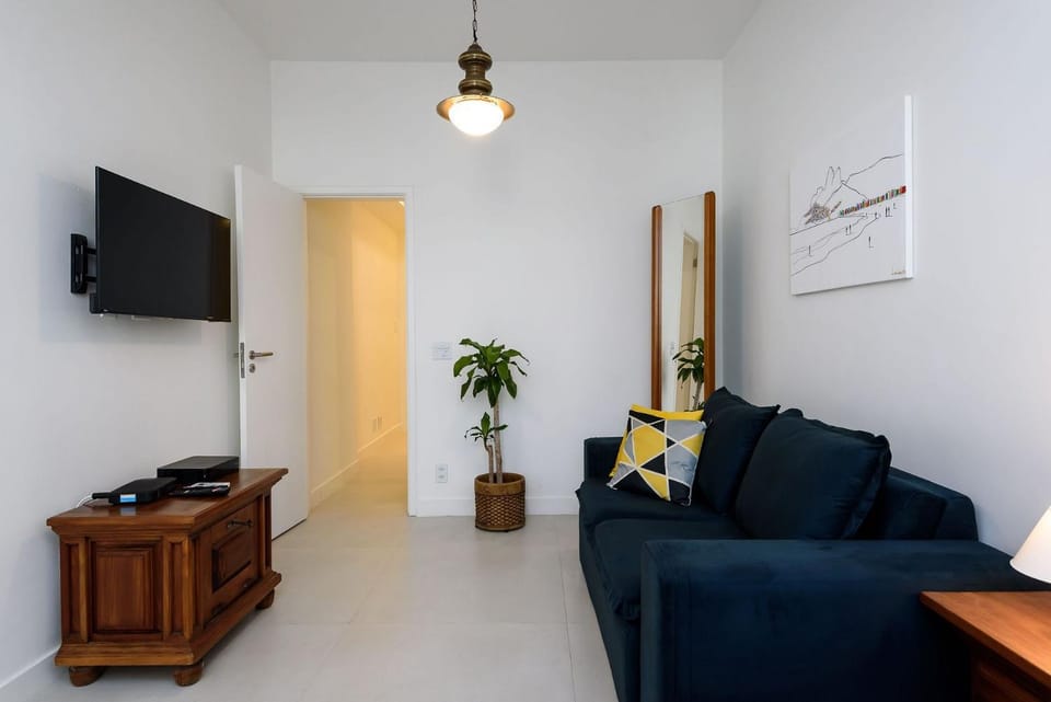 Complete 1BDR 400m from the Beach | SL 363/304 Apartment in Rio de Janeiro