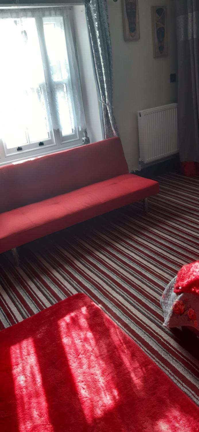 The Saracens Head Old Lounge Apartment in England