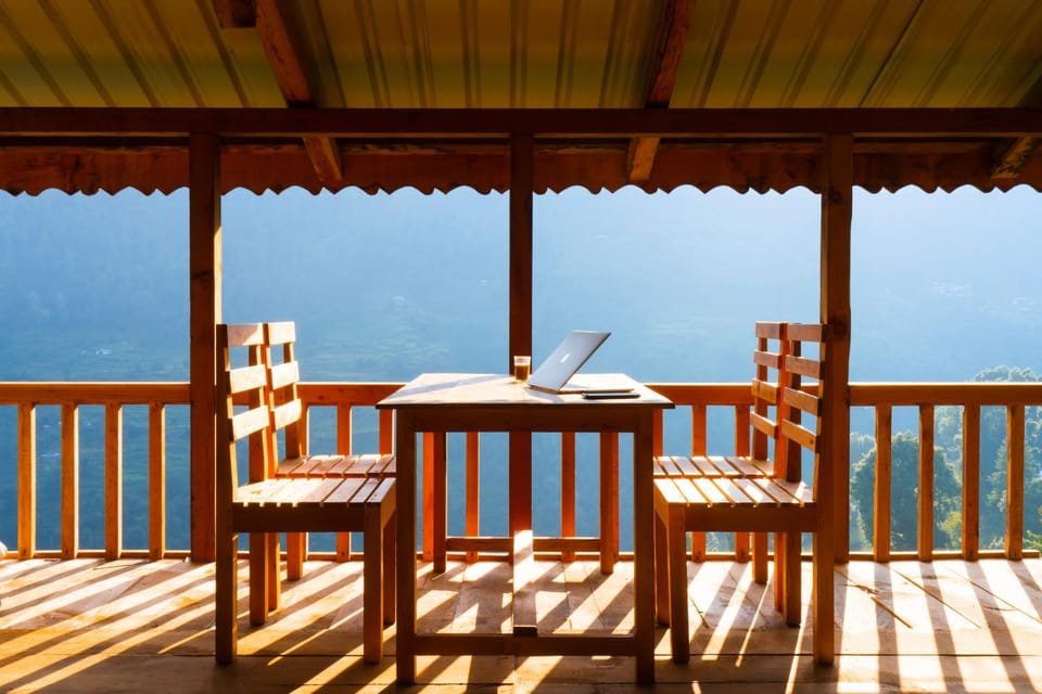 Communal lounge/ TV room, Day, Natural landscape, Balcony/Terrace, Food and drinks, Autumn, On site, Mountain view