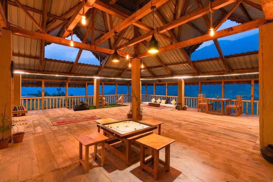 Communal lounge/ TV room, Natural landscape, Balcony/Terrace, Autumn, On site, Garden view, Mountain view, Sunset