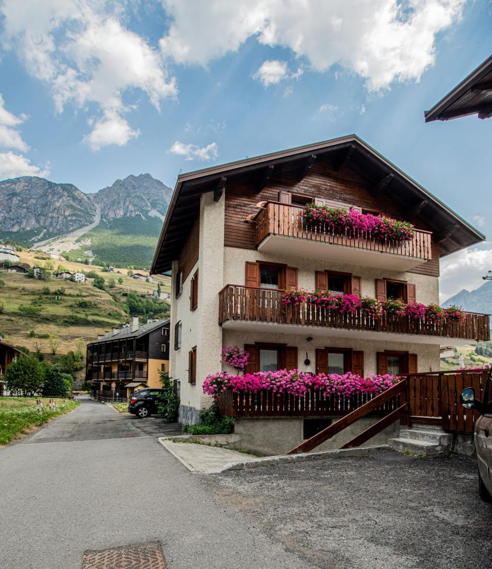 Property building, Day, Natural landscape, View (from property/room), Balcony/Terrace, Mountain view