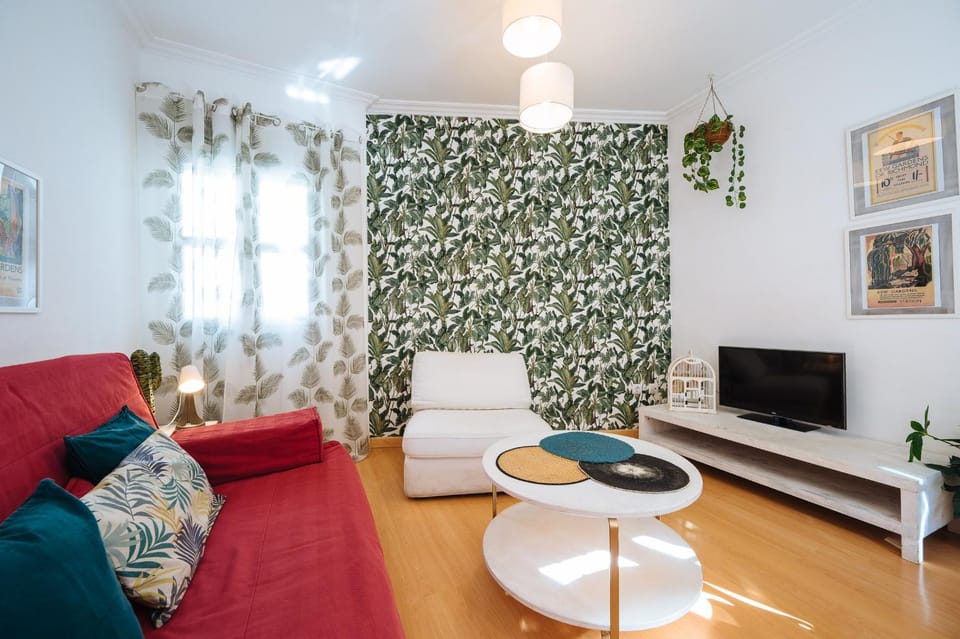 TV and multimedia, Living room, Seating area, Evening entertainment