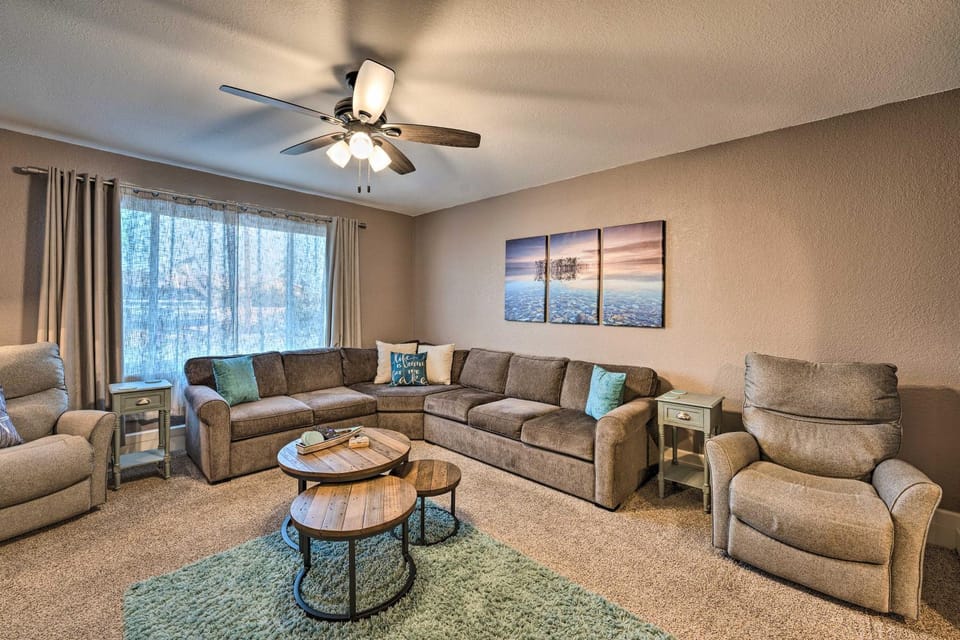3 Mi to Water: Lake Havasu Gem w/ Fire Pit & Grill House in Lake Havasu City