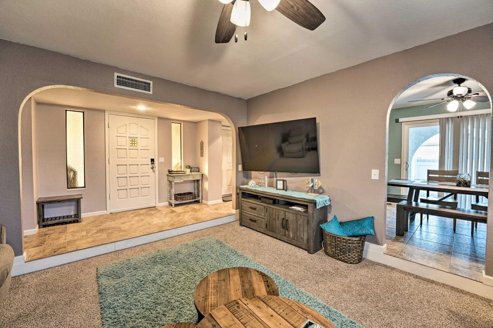 3 Mi to Water: Lake Havasu Gem w/ Fire Pit & Grill House in Lake Havasu City