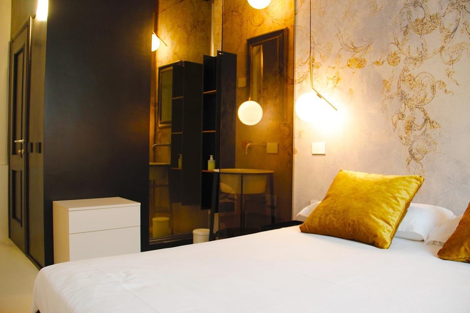 Colorful Pied-à-Terre _ Via Gioberti Apartment in Florence
