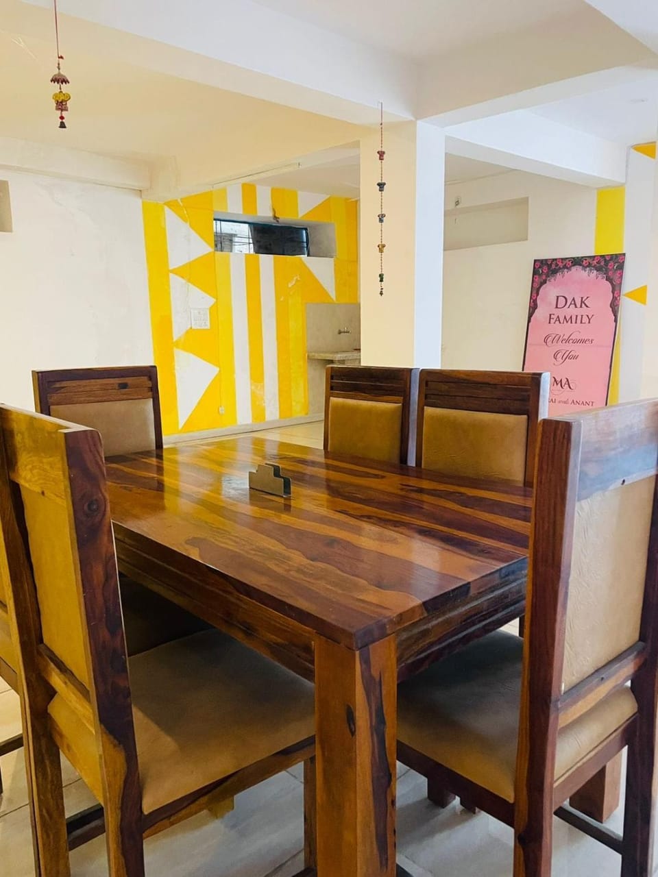 Restaurant/places to eat, Seating area, Dining area