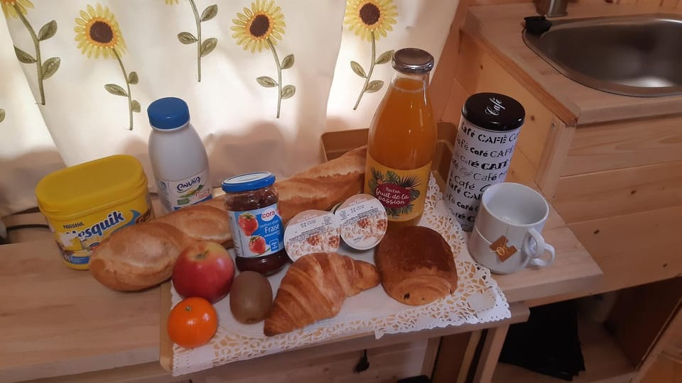 Coffee/tea facilities, Kitchen or kitchenette, Breakfast, Continental breakfast