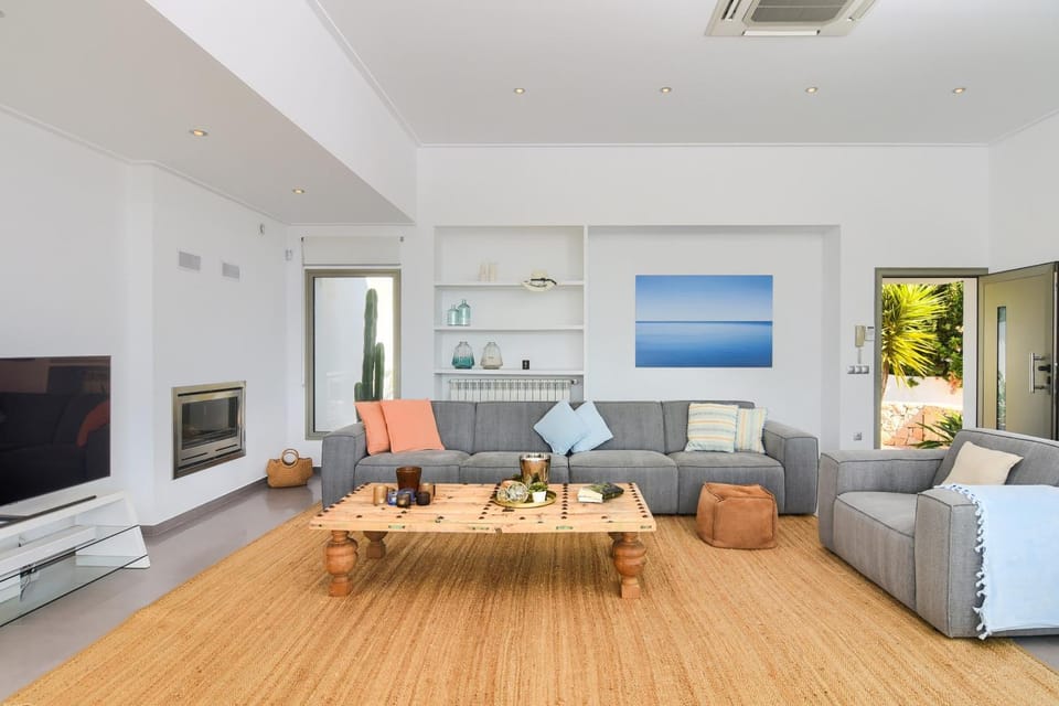 Communal lounge/ TV room, Living room