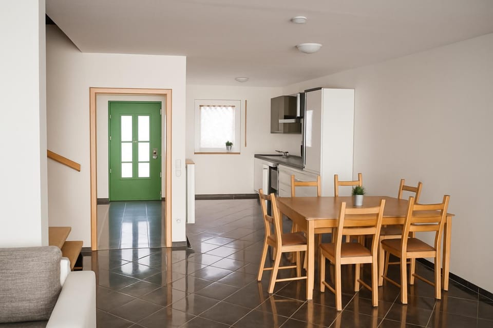 Kitchen or kitchenette, Seating area, Dining area