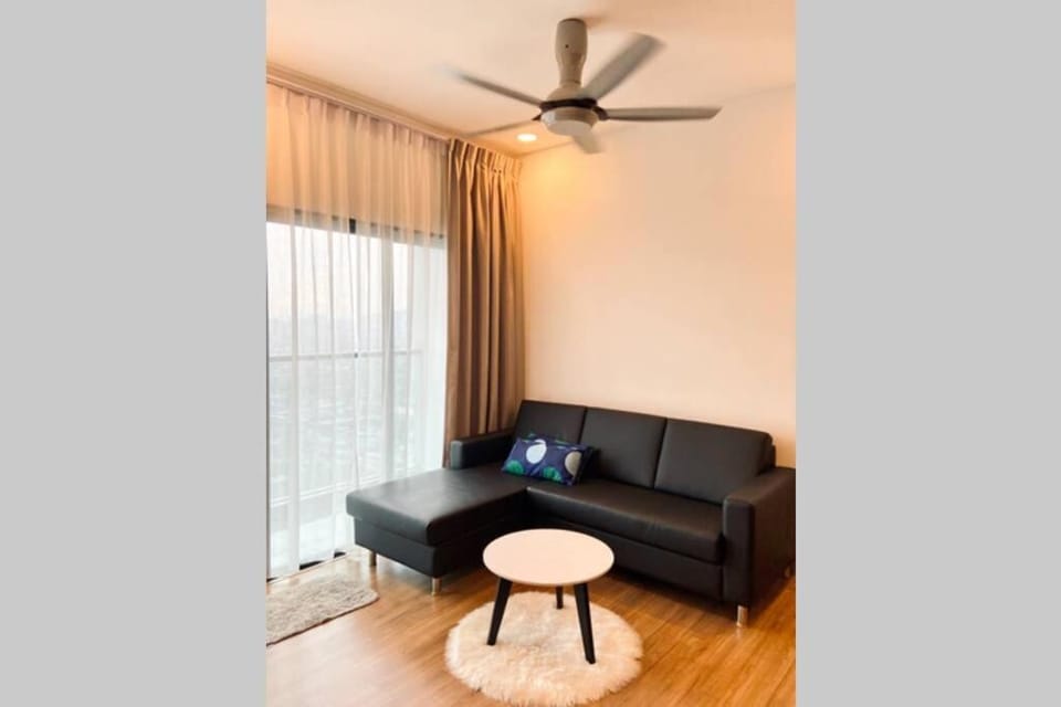 Landmark Residence 1, Pool View, Free WiFi, TV-box, Free Parking, Near Kajang, Mahkota Cheras, C180, MRT Apartment in Negeri Sembilan, Malaysia