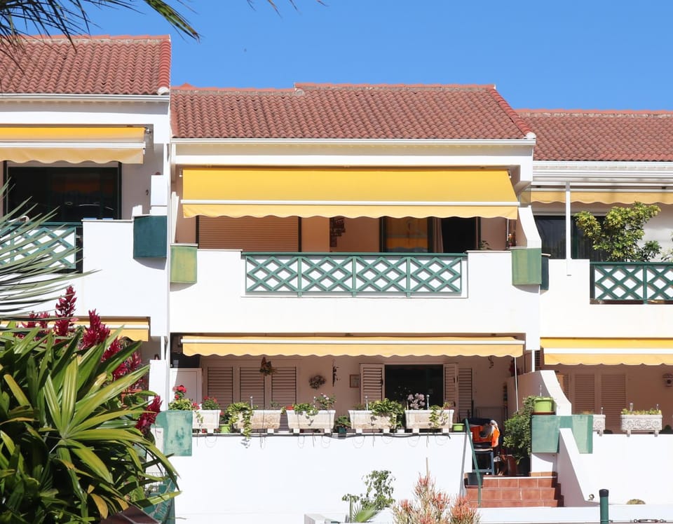 Property building, Balcony/Terrace, Balcony/Terrace