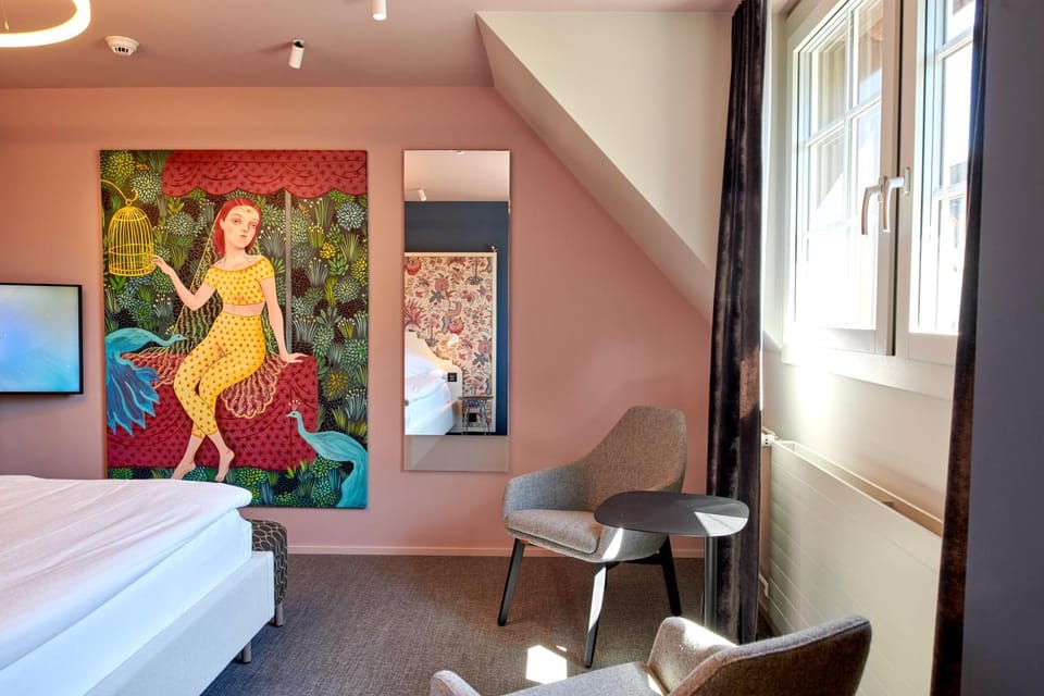 Bed, TV and multimedia, Decorative detail