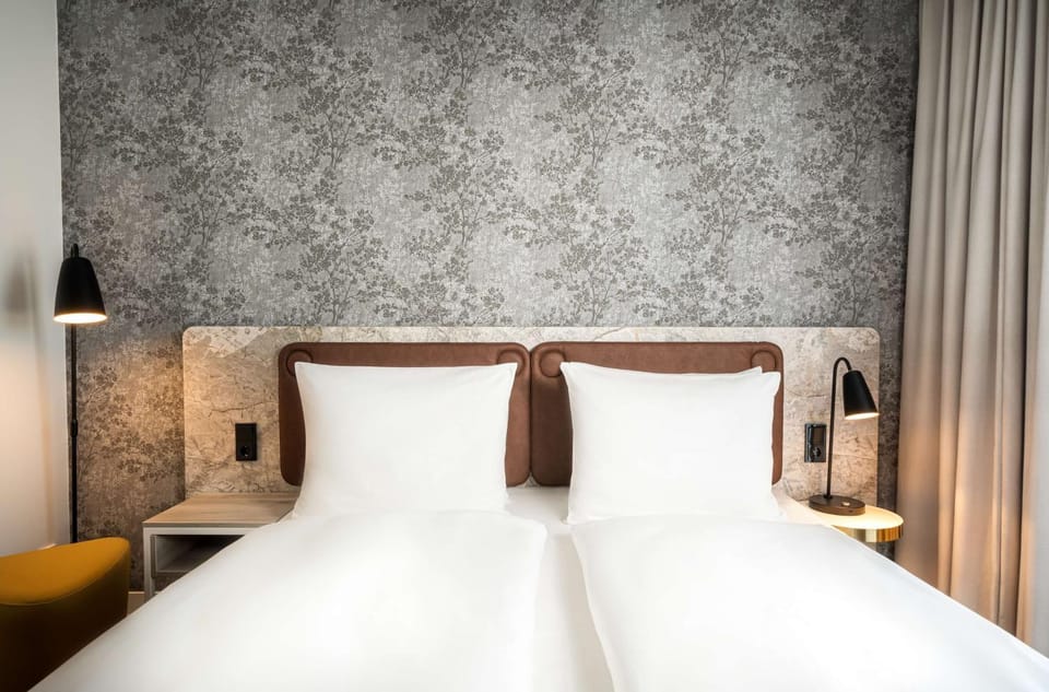 Summer, Bedroom, On site, Seasons