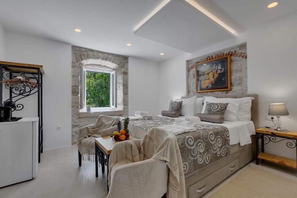 Bed, Seating area, Bedroom