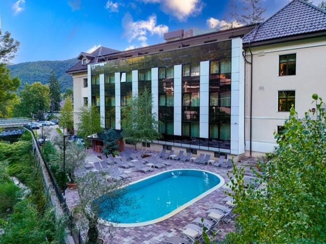 Natural landscape, Garden, Garden view, Mountain view, Pool view, Swimming pool