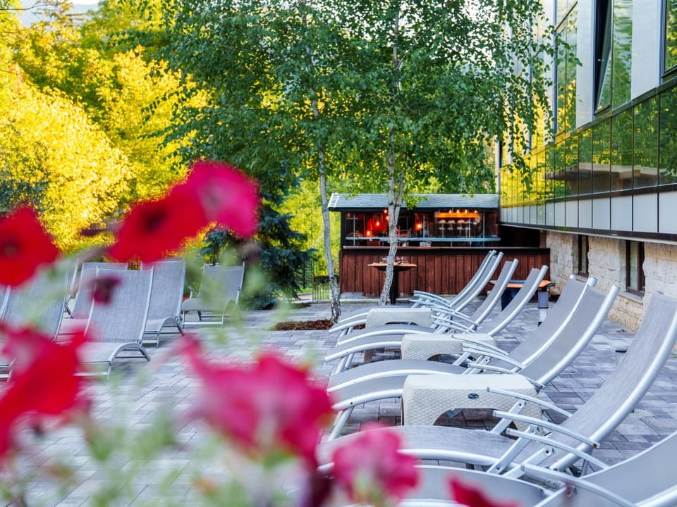 Property building, Day, Swimming pool, sunbed