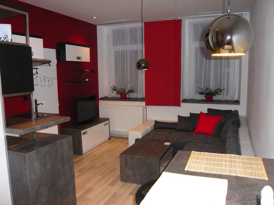 Kitchen or kitchenette, Seating area