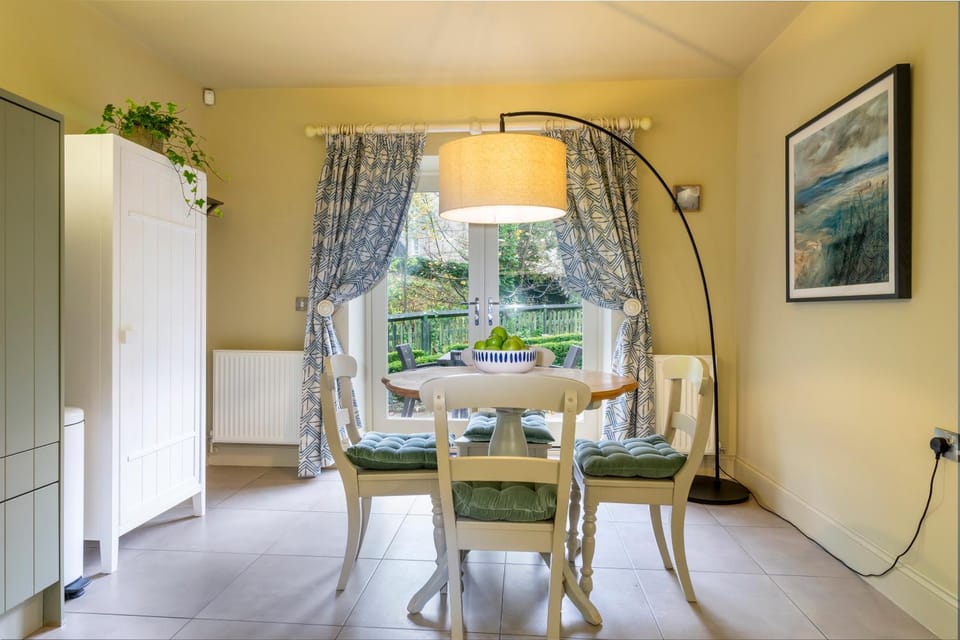Dining area, kitchen