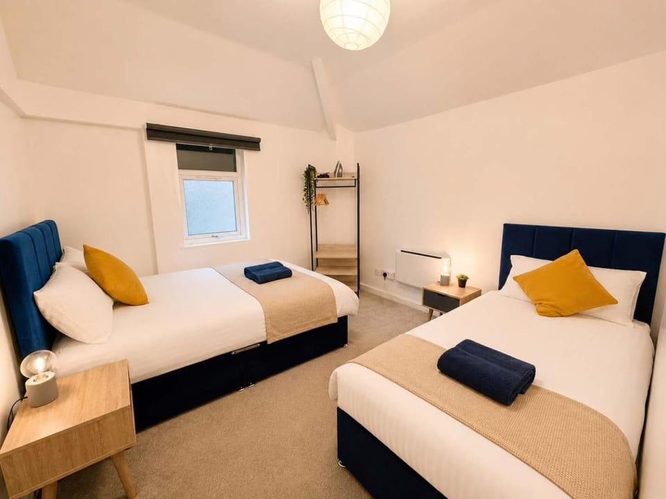 Space For Groups, 10 mins from centre with parking! Apartment in Cardiff
