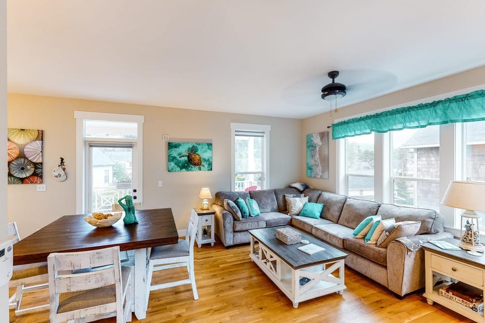 Mermaids Grotto House in Lincoln City