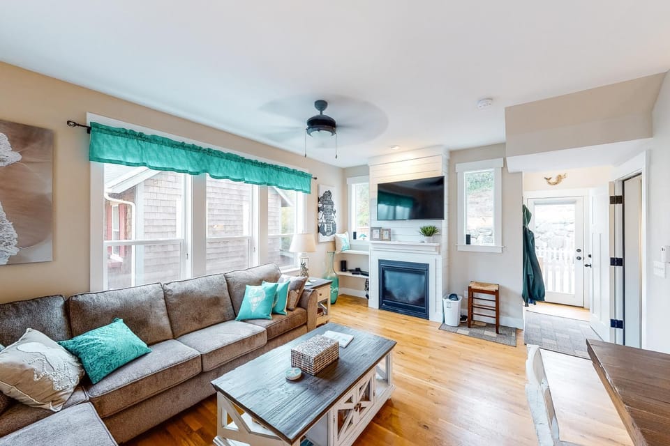 Mermaids Grotto House in Lincoln City