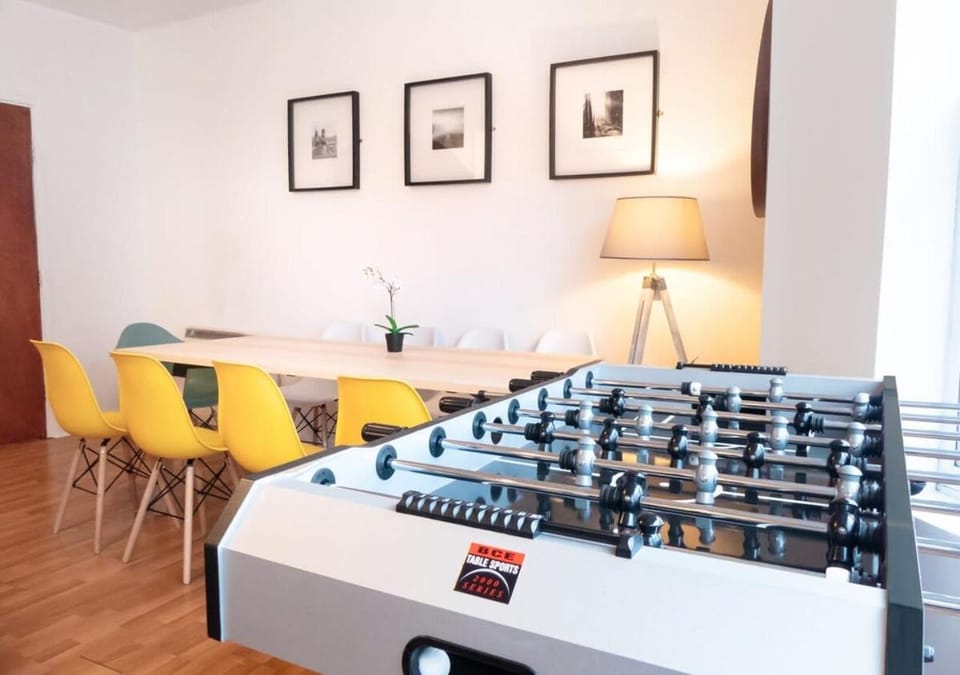 Apartment up to 9 close to Centre, big TV and WiFi Apartment in Cardiff