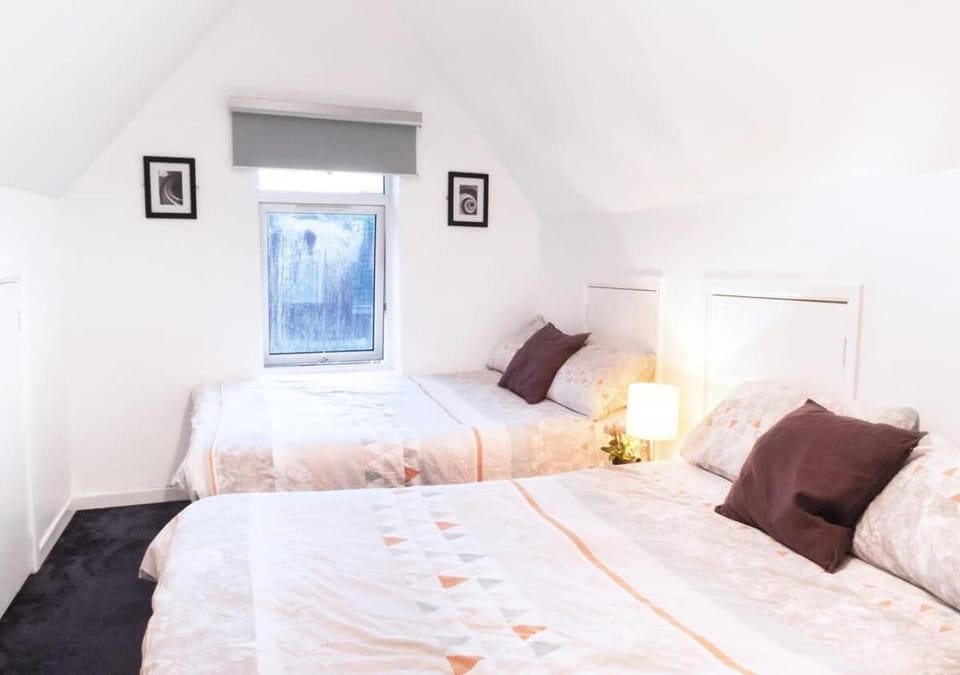 Apartment up to 9 close to Centre, big TV and WiFi Apartment in Cardiff