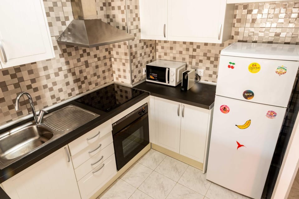 Kitchen or kitchenette, minibar, pet friendly, stove
