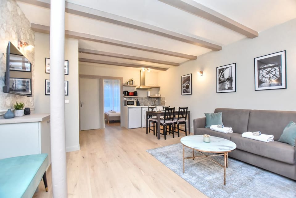 Kitchen or kitchenette, Living room, Dining area