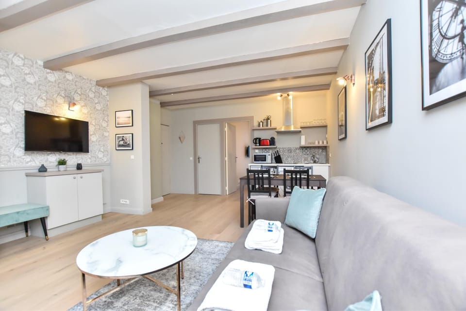 Kitchen or kitchenette, Living room, Dining area
