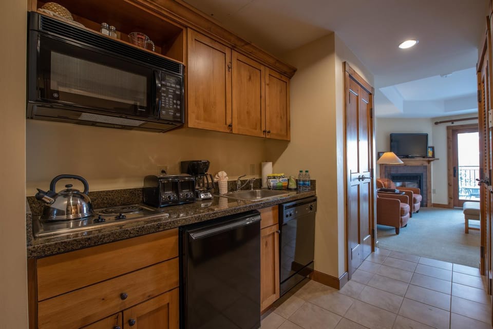 Slopeside Studio Unit with Kitchenette Apartment in Colorado