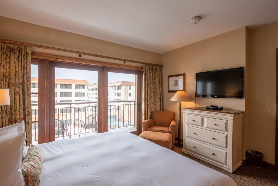 Updated 1 Bedroom Condo in Mountaineer Square condo Apartment in Colorado