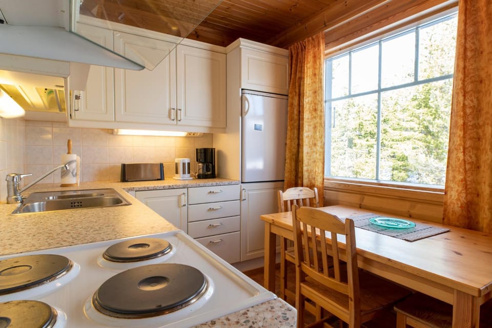Coffee/tea facilities, Kitchen or kitchenette, Dining area