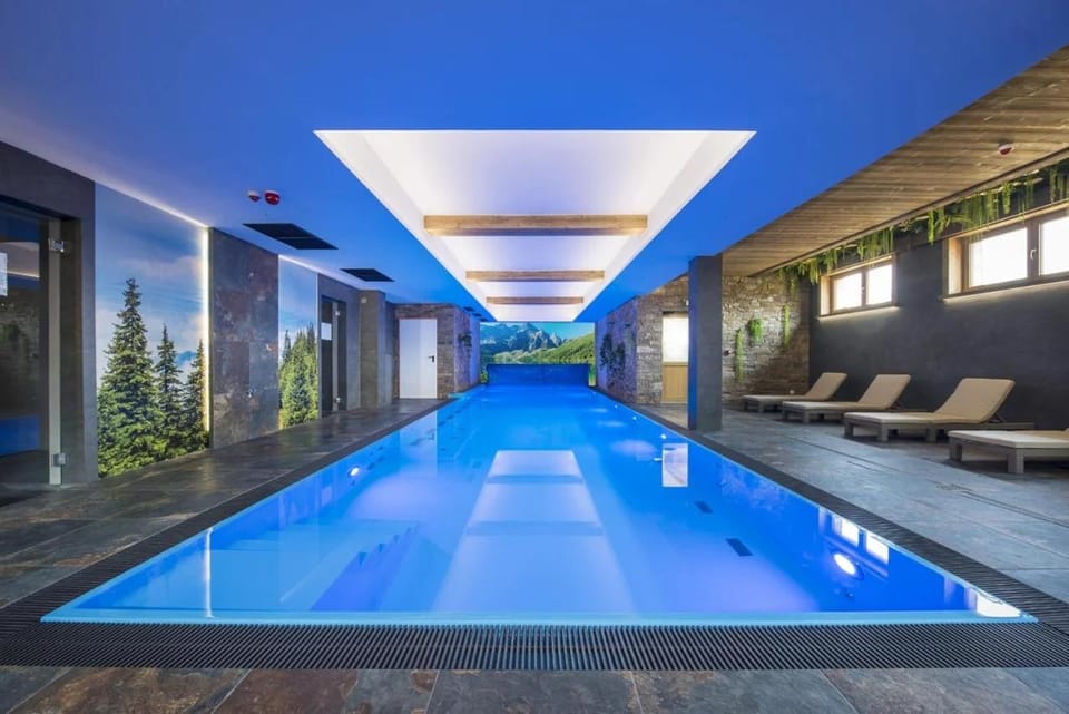 Pool view, Swimming pool, sunbed