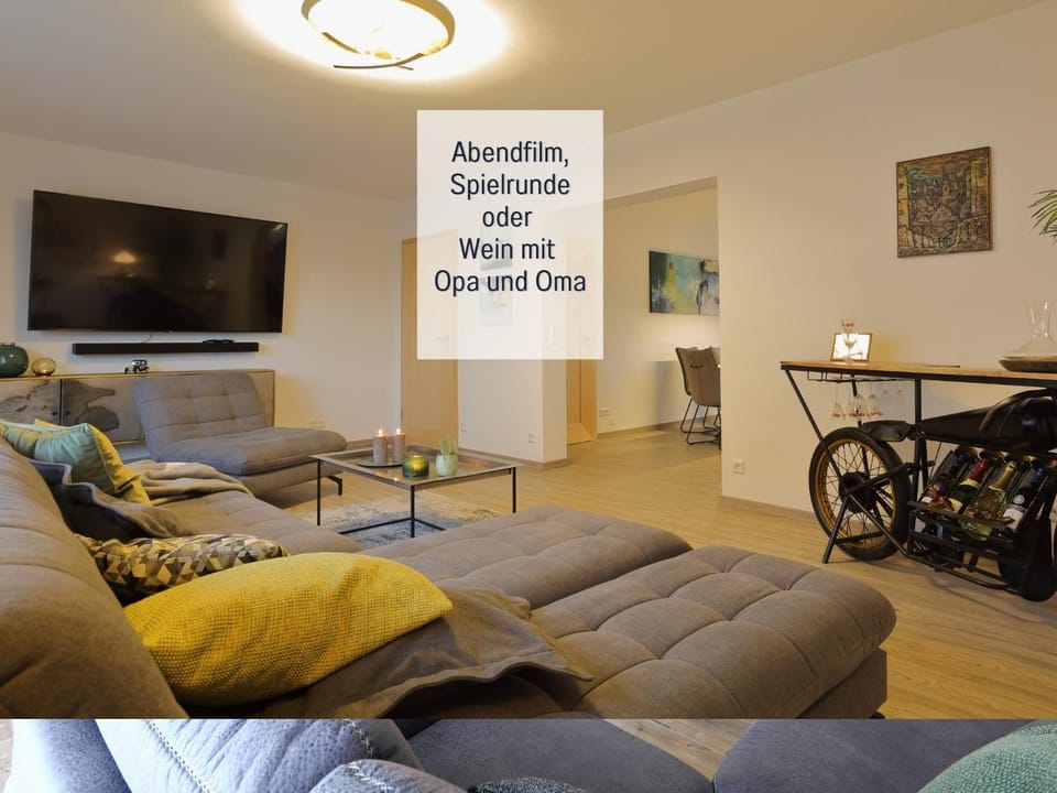 TV and multimedia, Living room, Lounge or bar, Seating area, minibar