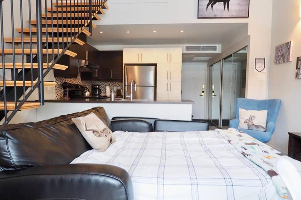 Bed, Living room