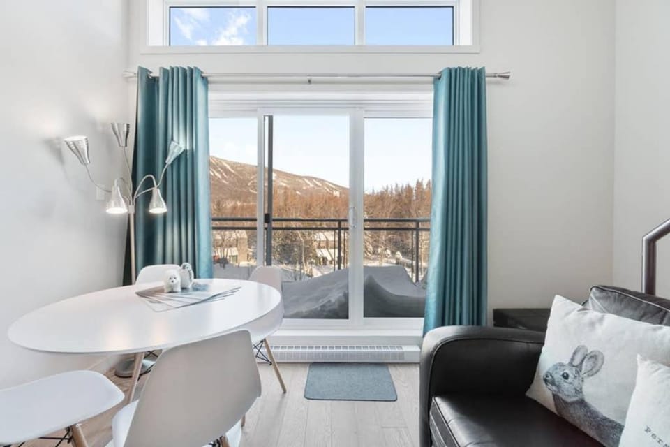 Living room, Dining area, Mountain view