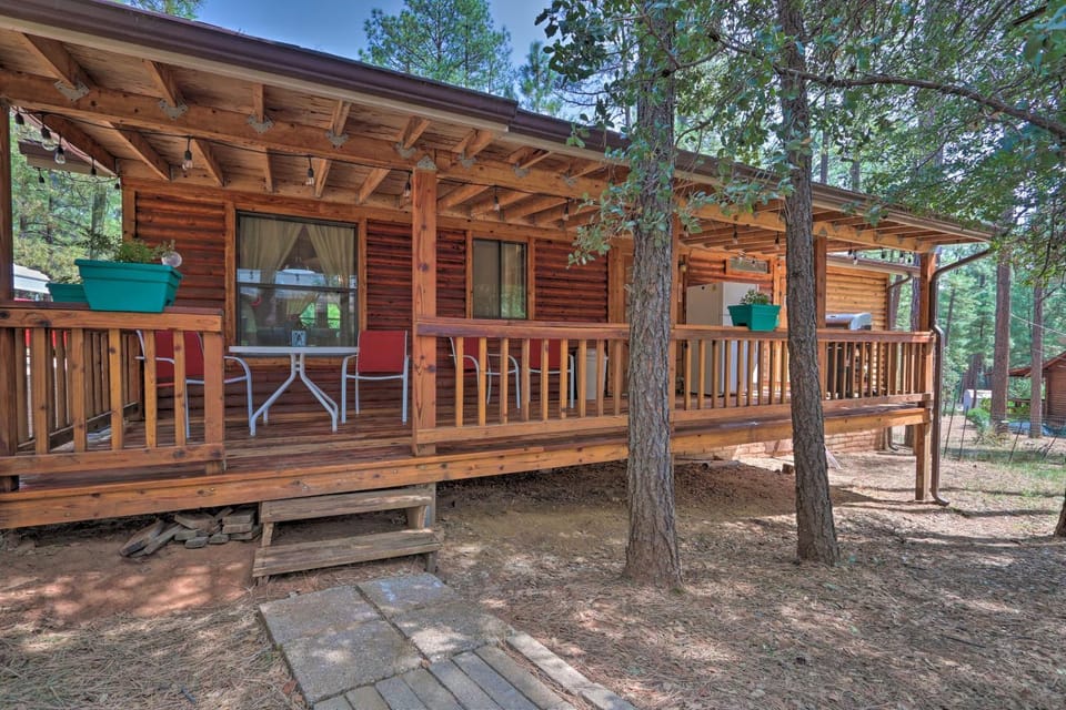 Updated Strawberry Family Cabin w/ 2 Private Decks Cabin in Strawberry