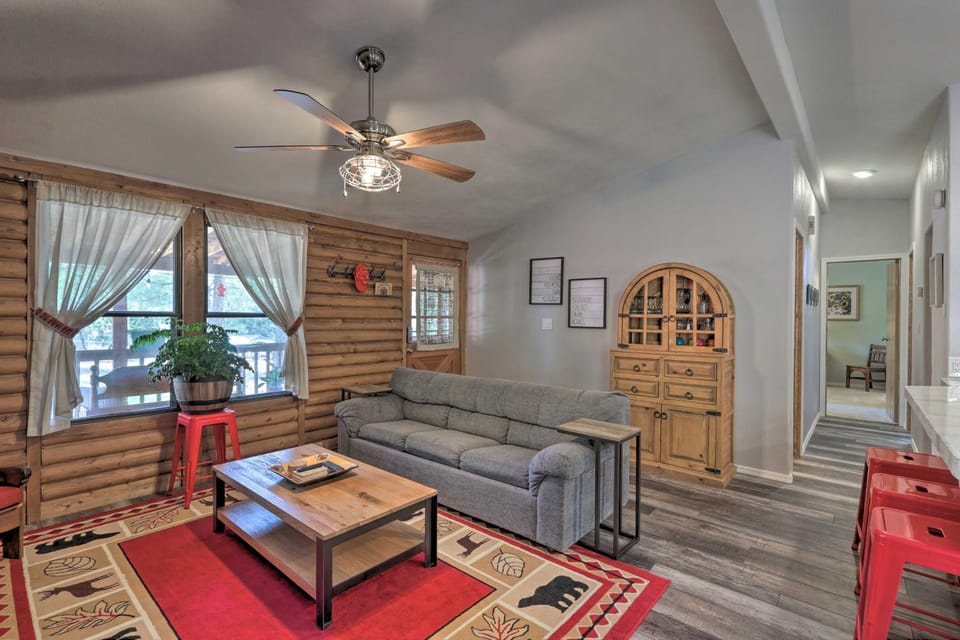Updated Strawberry Family Cabin w/ 2 Private Decks Cabin in Strawberry