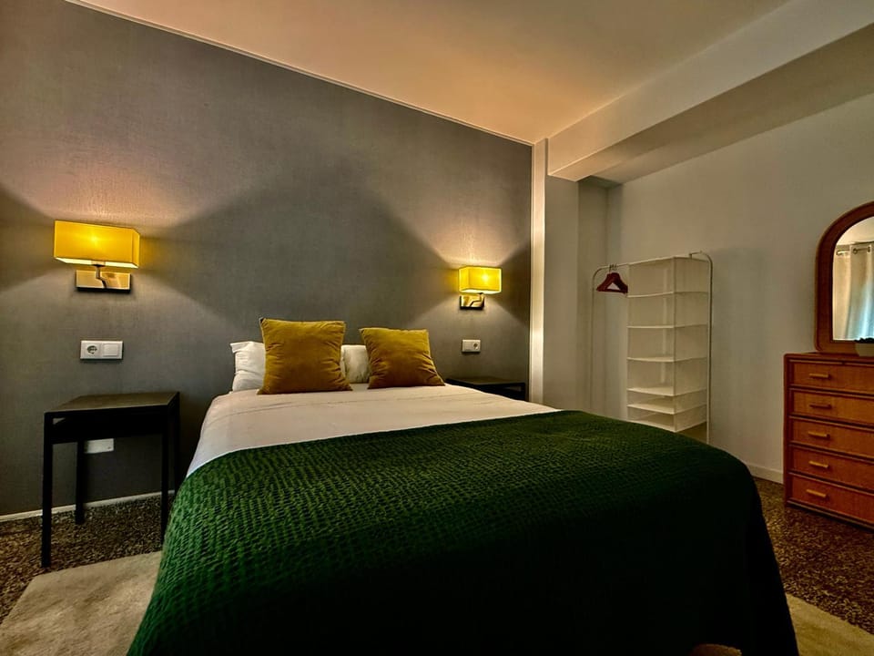 Bed, Photo of the whole room, Bedroom, wardrobe