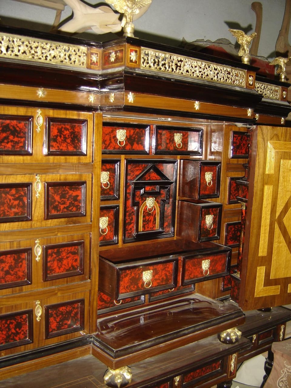 Living room, Decorative detail