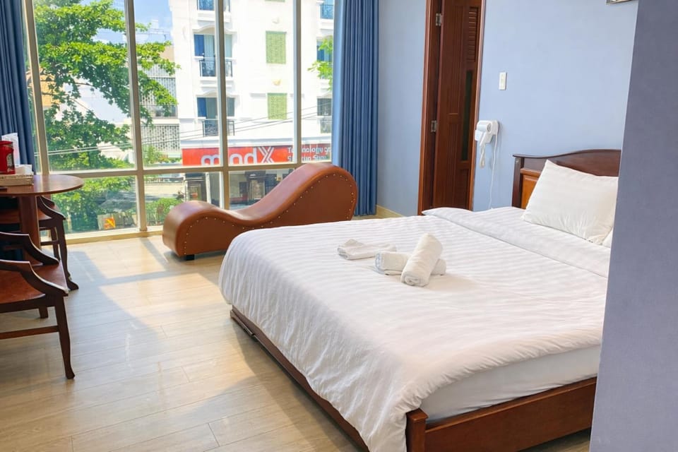Photo of the whole room, Bedroom